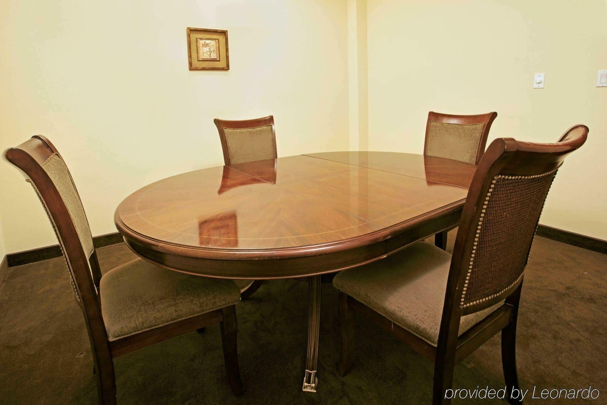 Holiday Inn Express Pearland By Ihg מראה פנימי תמונה