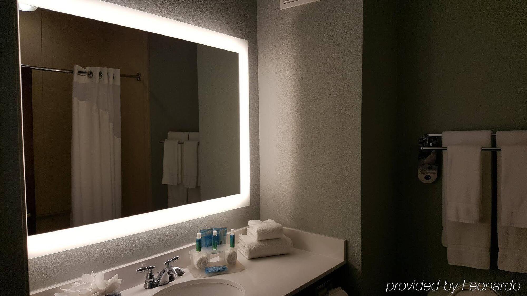 Holiday Inn Express Pearland By Ihg מראה חיצוני תמונה
